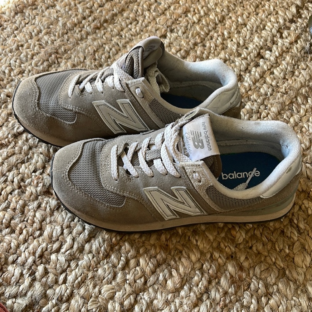 classic grey new balance 547